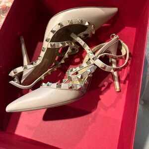 Col P45 Stud anklet strapped heels in Nude. Valentino. Good condition. Size 39.